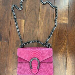 HOT PINK LEATHER BAG WITH CHAIN - NEVER USED!